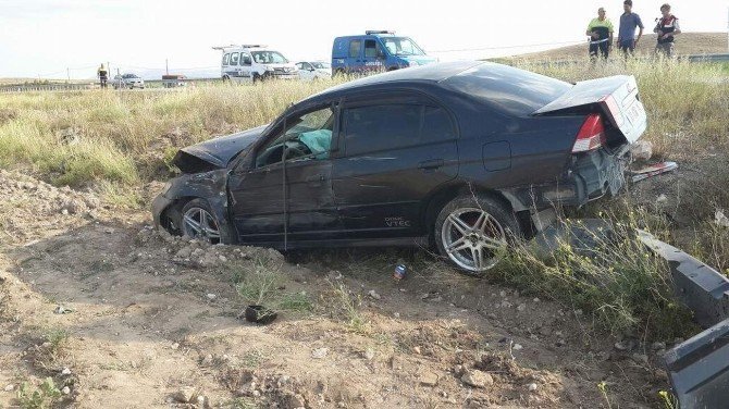 Afyonkarahisar’da Otomobil Şarampole Uçtu: 2 Yaralı