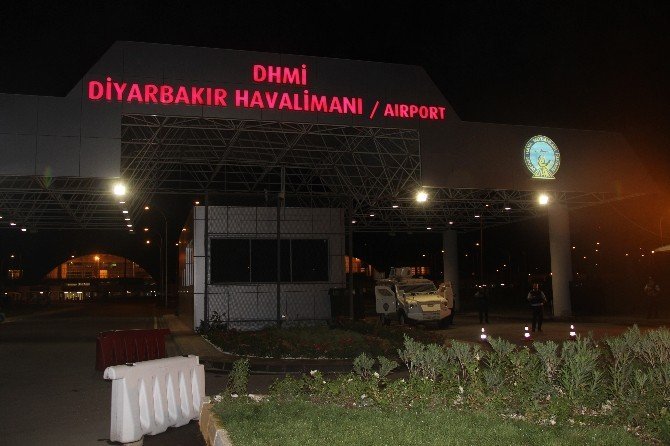 Diyarbakır Havalimanı’na Saldırdılar