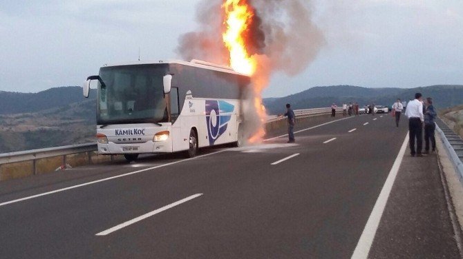 Karabük'te 28 Yolcusu Olan Otobüs Alev Aldı