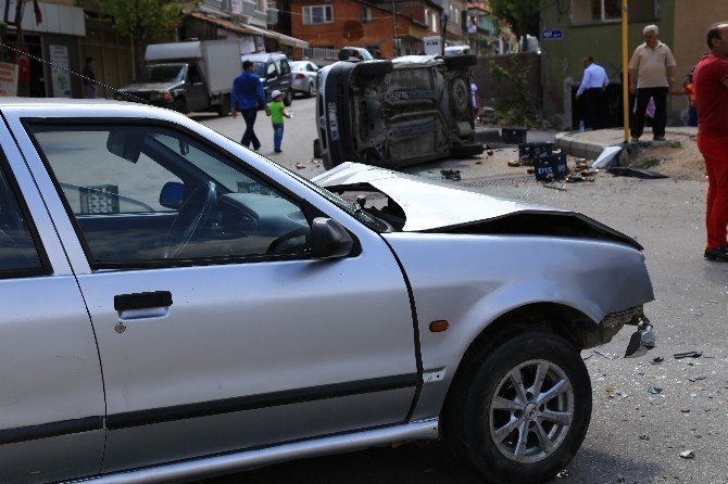 Başkent’te İki Otomobil Çarpıştı: 1 Yaralı