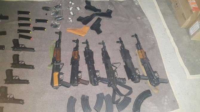 Çukurca'da Silah Kaçakçılarına Büyük Darbe