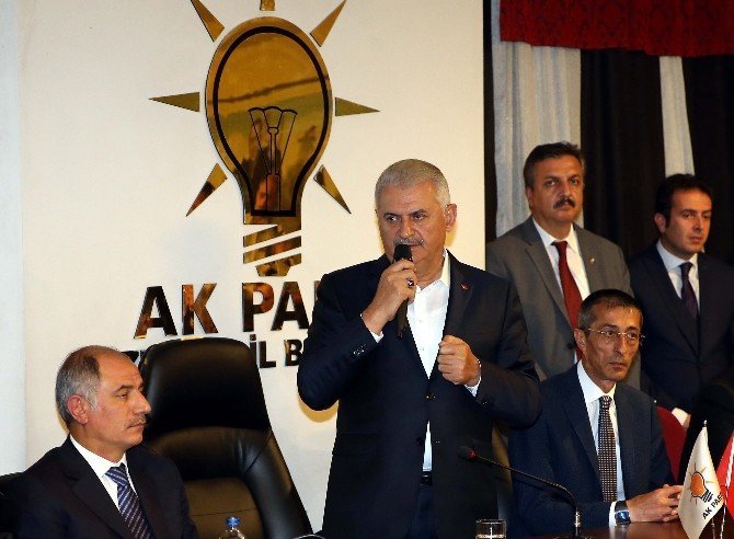 Başbakan Yıldırım Erzurum'da Partililere Seslendi