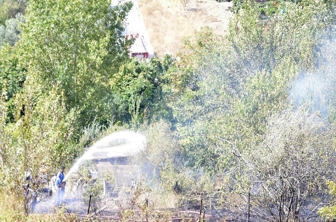 Bandırma’da Demir Yolu Yanında Yangın Çıktı