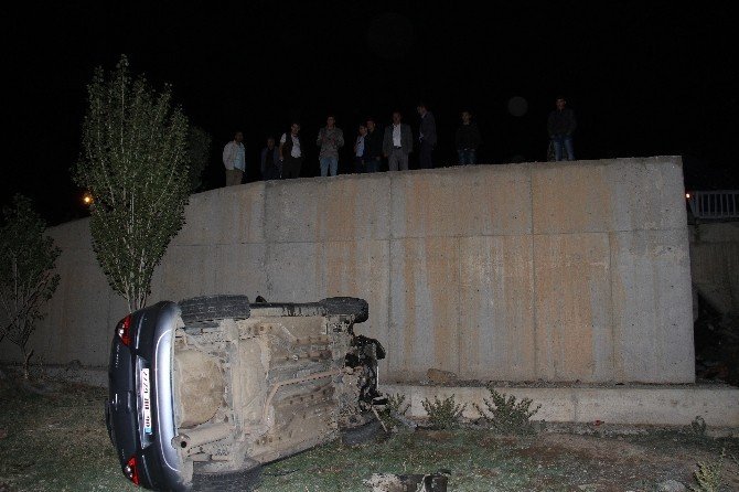 Muradiye’de Bir Otomobil Köprüden Düştü