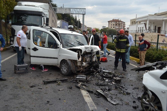 Kocaeli'de Trafik Kazası: 3 yaralı