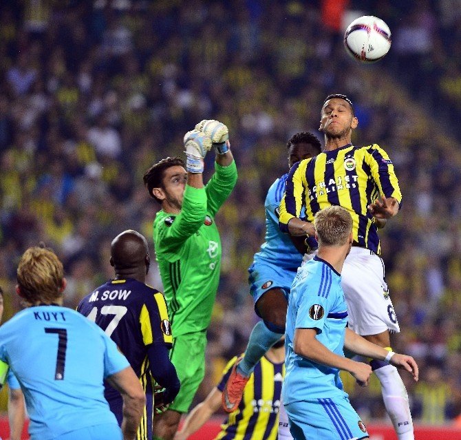 Fenerbahçe,Feyenoord'u 1-0 Mağlup Etti