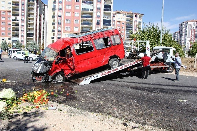 Malatya’da İki Araç Birbirine Girdi: 1 Ölü, 1 Yaralı