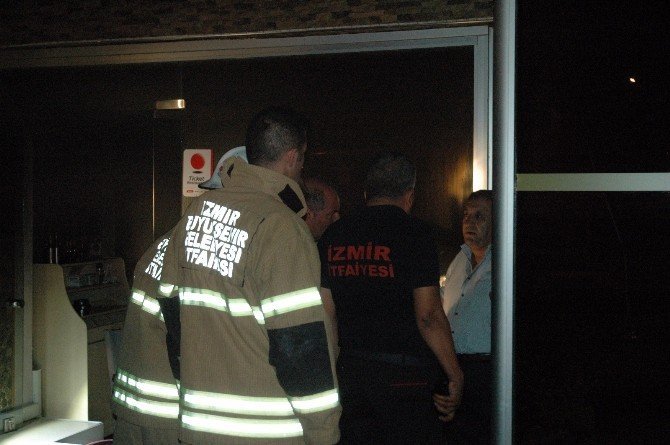 İzmir’de Elektrik Kaçağından Yangın Çıktı