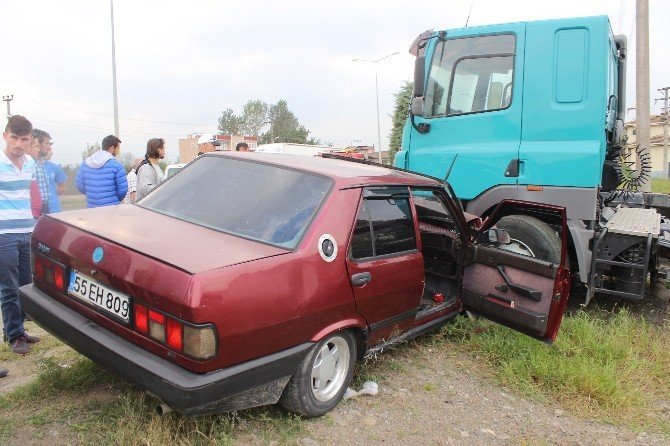 Samsun'da Otomobil TIR’a Çarptı: 1 Yaralı