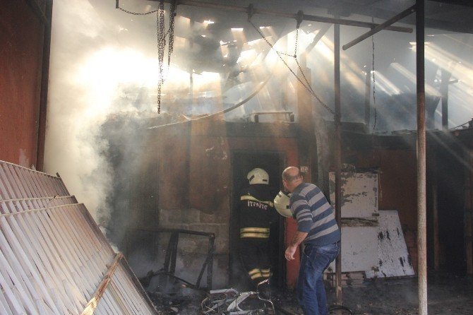 Bafra’da Depo Olarak Kullanılan Garaj Yangın