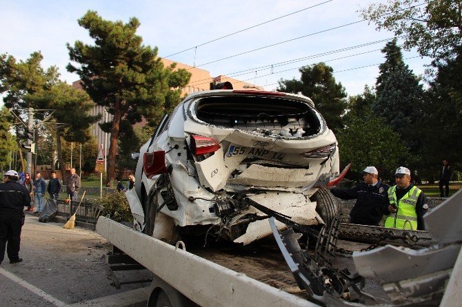 Samsun'da 3 Araç Birbirine Karıştı: 4 Yaralı