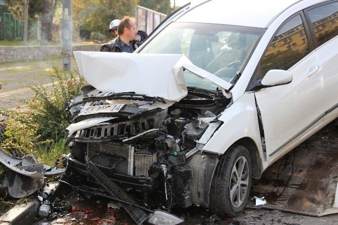 Samsun'da 3 Araç Birbirine Karıştı: 4 Yaralı