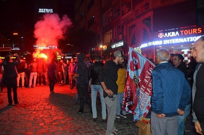 Trabzon'da Sevinç Sokaklara Taştı