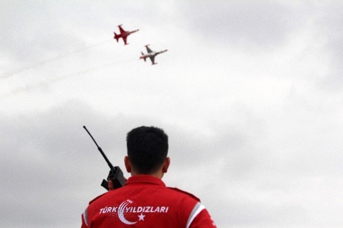 Türk Yıldızları’nın ilk Kadın Komutanı Esra Özatay