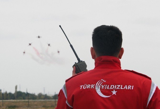 Türk Yıldızları’nın ilk Kadın Komutanı Esra Özatay