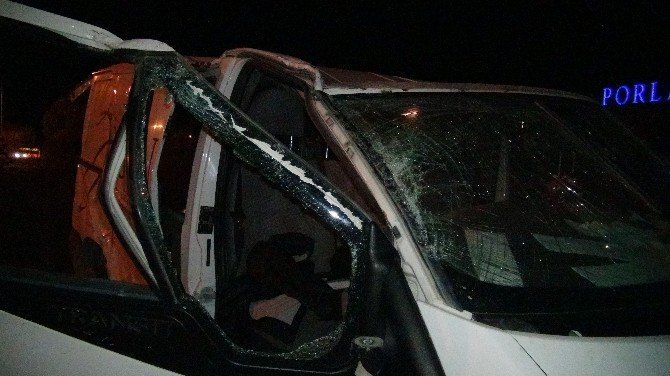 Bilecik'te Minibüs Takla Attı: 2 Yaralı