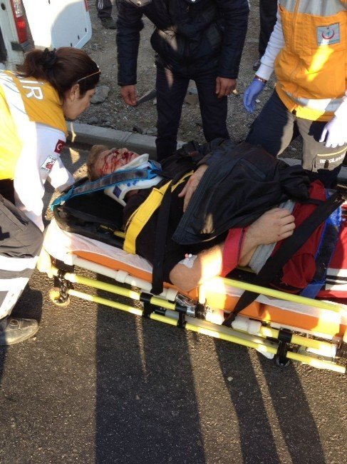 İzmir’de Trafik Kazası: 2 Yaralı
