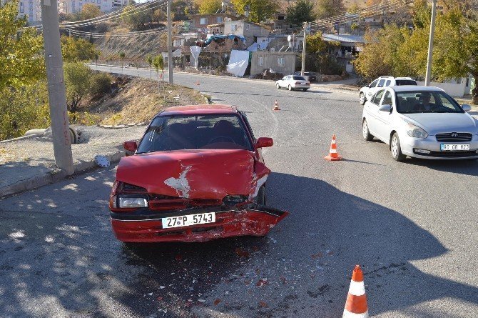 Besni'de Trafik Kazası: 1 Yaralı