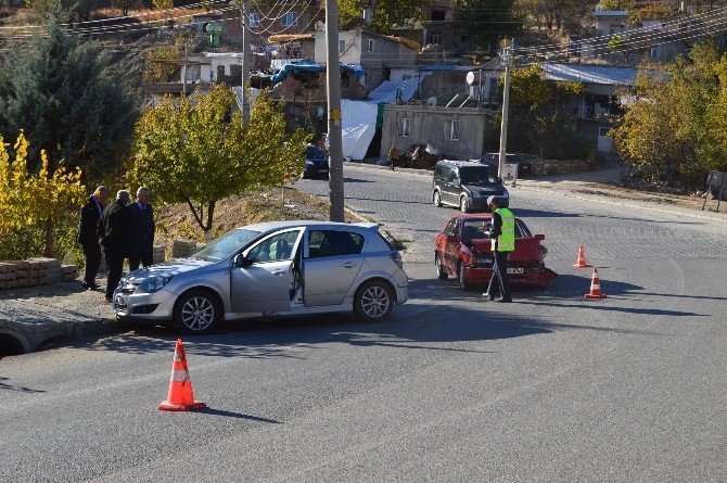 Besni'de Trafik Kazası: 1 Yaralı