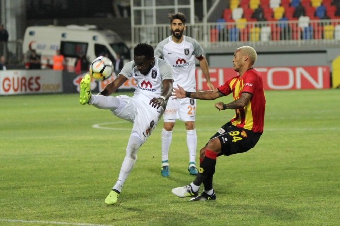 Süper Lig: Göztepe: 1 - Medipol Başakşehir: 2 (Maç Sonucu)