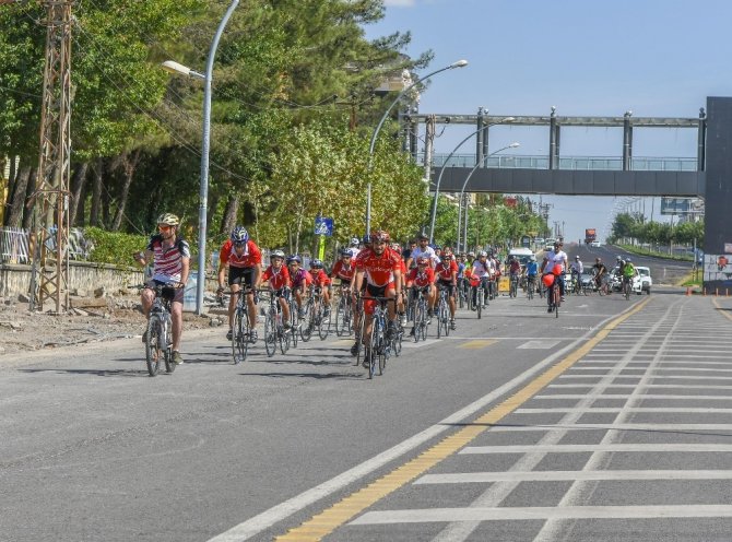 Bisikletçiler Sağlık İçin Pedal Çevirdi