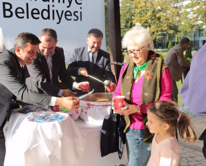 Ümraniye Belediyesi Balkanlarda Aşure Kazanı Kaynattı