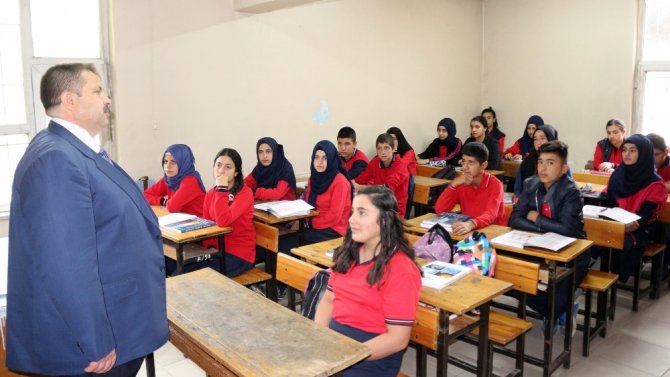 Ağrı Milli Eğitim Müdürü Turan, Okulları Denetledi