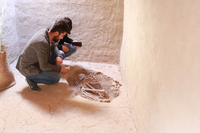 Arkeoloji Öğrencileri, İlk Derslerini Kazı Alanında İşledi