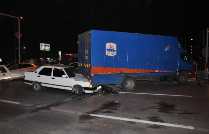 Manavgat’ta Trafik Kazaları: 2 Yaralı