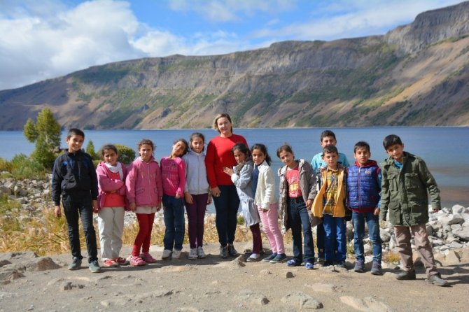 Köy Okulu Öğrencileri İlk Defa Nemrut Krater Gölü’nü Gezdi