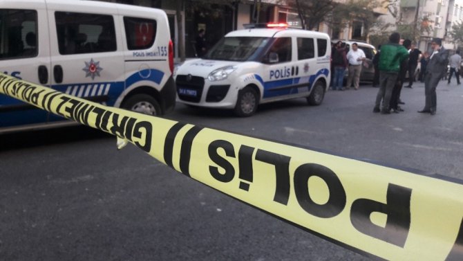 Gaziosmanpaşa’da Bir Araç Uzun Namlulu Silahla Tarandı: 1 Ölü, 2 Ağır Yaralı
