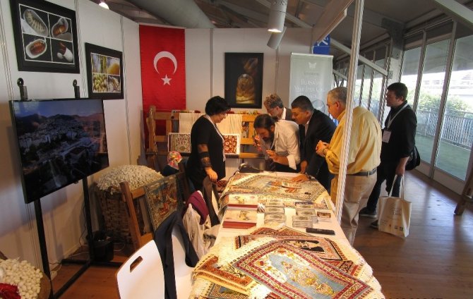 Bursa’nın Meşhur İpeklileri İstanbul Halı Haftası’nda Tanıtıldı