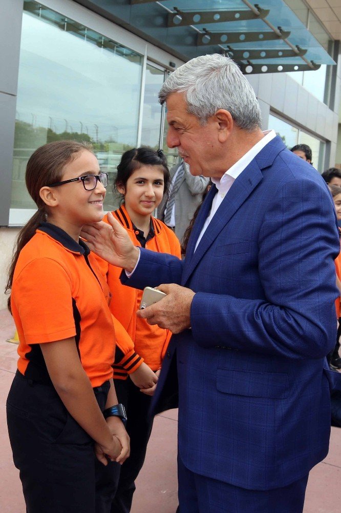 Başkan Karaosmanoğlu’ndan Öğrencilere Ziyaret