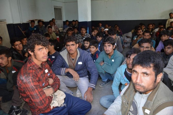 Yolcu Otobüsünde 139 Kaçak Göçmen Yakalandı
