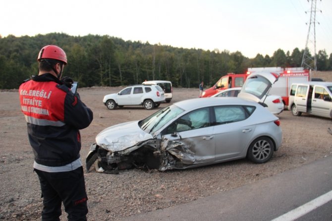 Zonguldak’ta Minibüs İle Otomobil Çarpıştı: 1 Yaralı