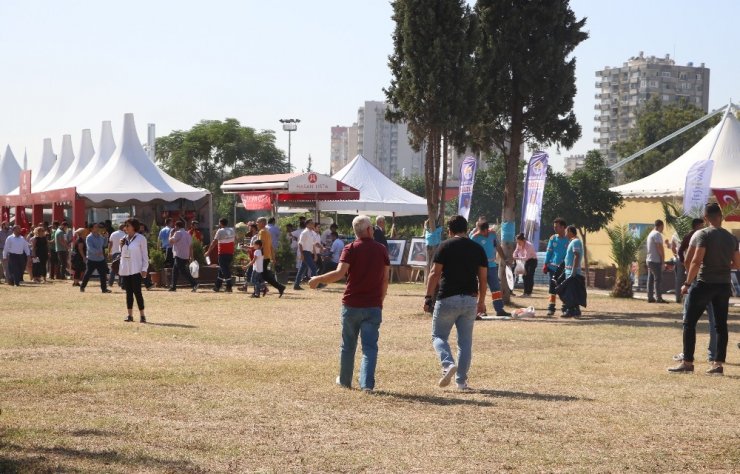 Adana Lezzet Festivali Açılışında Sahnede İzdiham
