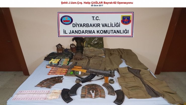 Diyarbakır’da 2 Terörist Ve 2 İşbirlikçi Yakalandı, Çok Sayıda Silah Ve Mühimmat Ele Geçirildi