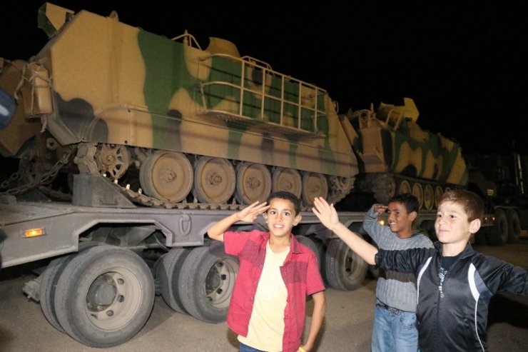 Suriye Sınırına Askeri Araç Sevkiyatı Devam Ediyor