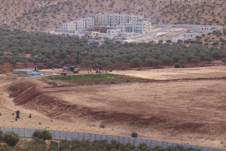 Suriye Sınırında "Yetim Köyü" İnşaatı