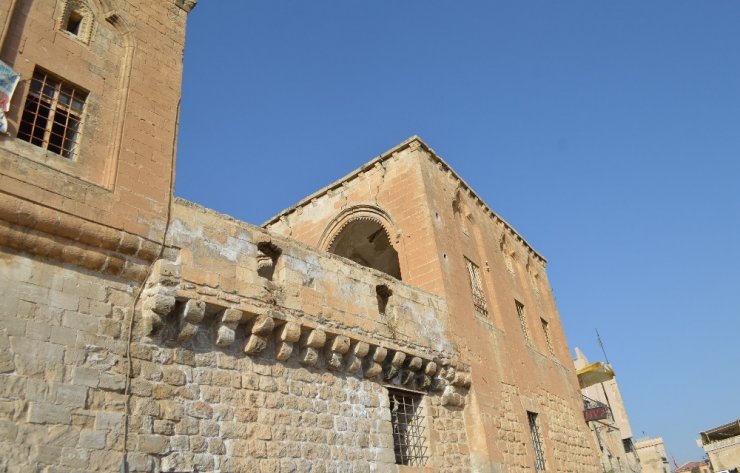 Mardin’de Tarihi Yapı Yıkılmaya Yüz Tuttu