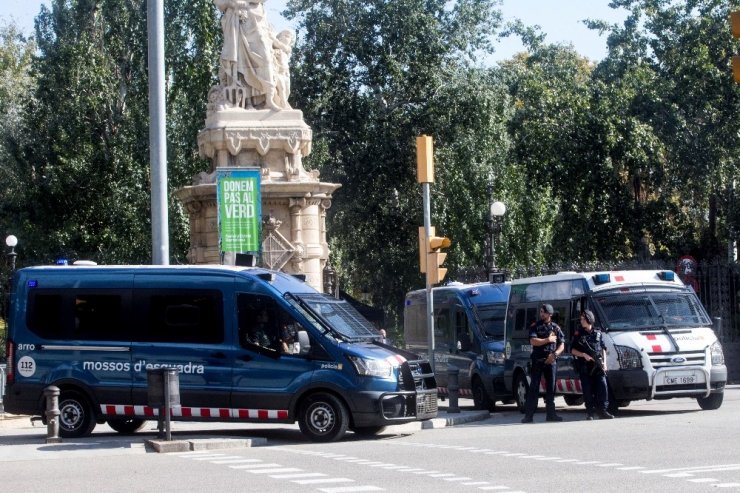 Katalan Parlamentosu Çevresinde Yüksek Güvenlik Önlemleri