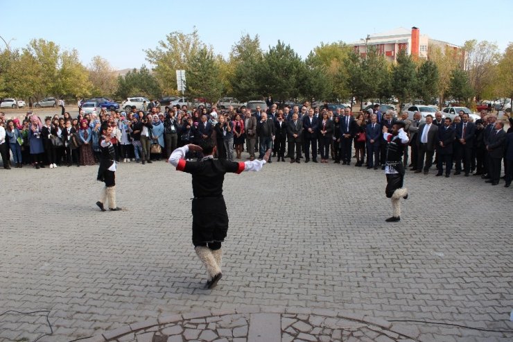 Kafkas Üniversitesi’nde Kafkasya Halk Kültürü Kongresi