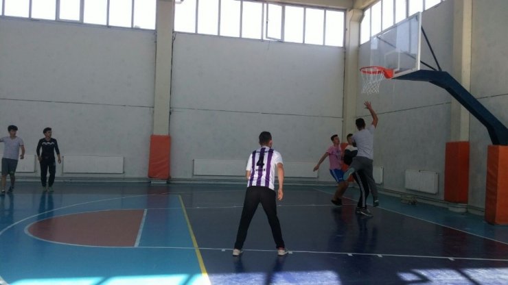 Hisarcık’ta Liseler Arası Tek Pota Basketbol Turnuvası
