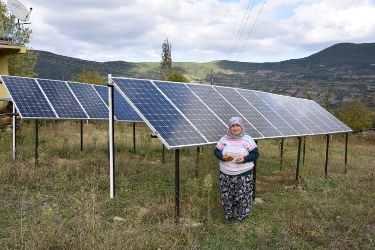 Evinin Bahçesine Güneş Enerji Santrali Kuran Kezban Teyze Devletten Destek Bekliyor