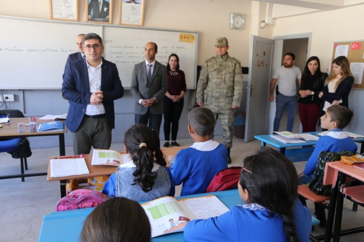 Kaymakam Çetin, Okulları Ziyaret Etti