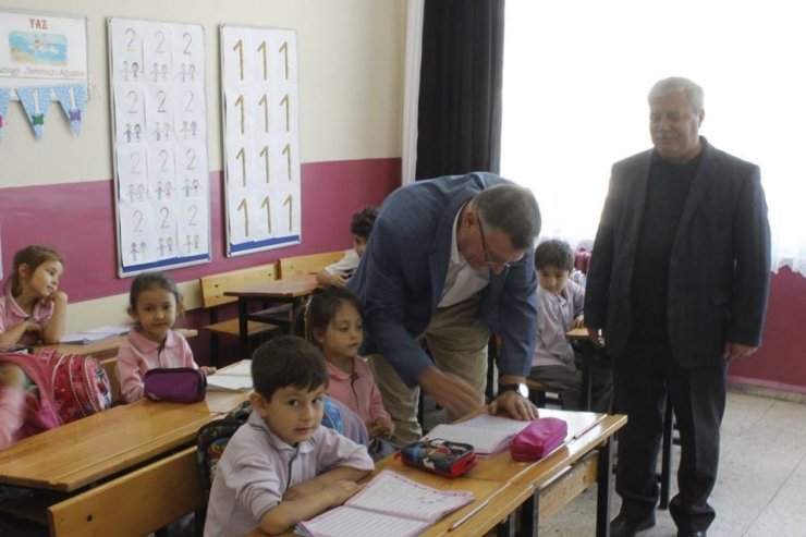 Vezirhan Belediyesi’nden İlkokul Öğrencilerine Eğitim Seti Verildi