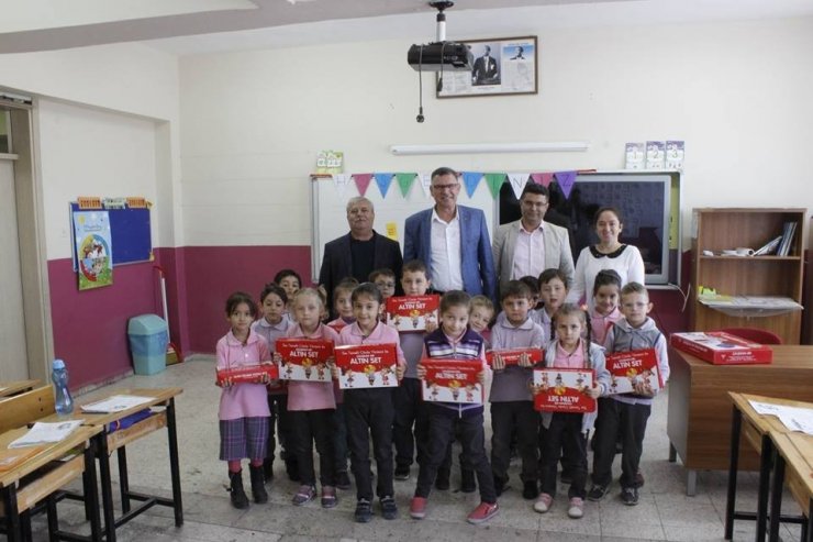 Vezirhan Belediyesi’nden İlkokul Öğrencilerine Eğitim Seti Verildi