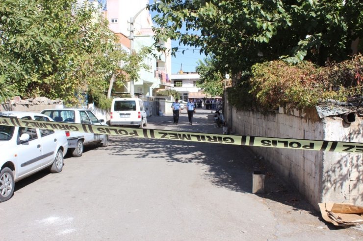 Sokak Ortasında Silahlı Saldırıya Uğrayan Genç Yaralandı