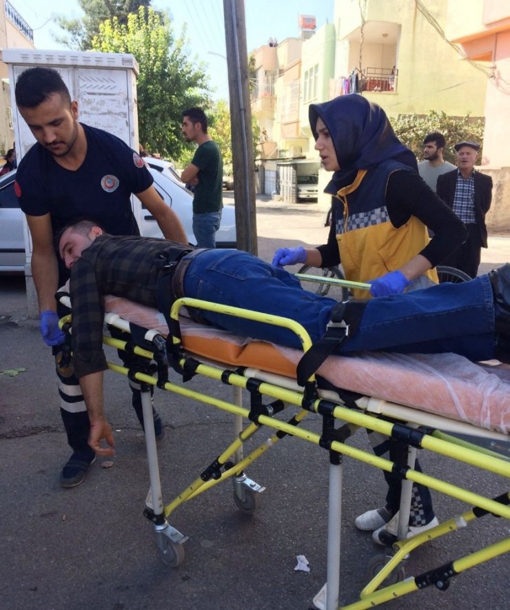 Sokak Ortasında Silahlı Saldırıya Uğrayan Genç Yaralandı