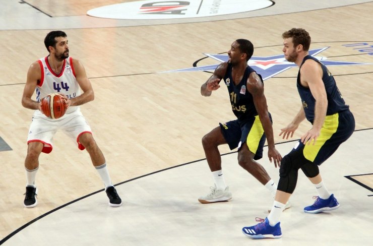 Tahincioğlu Basketbol Süper Ligi: Anadolu Efes: 84 - Fenerbahçe Doğuş: 80
